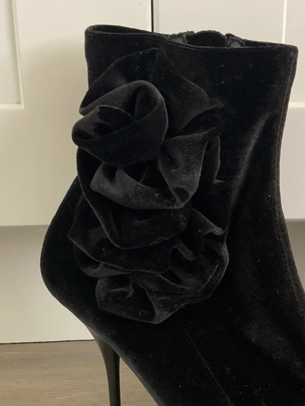 JEFFREY CAMPBELL Florette Velvet Boots Pointed Toe In Black Size 8.5